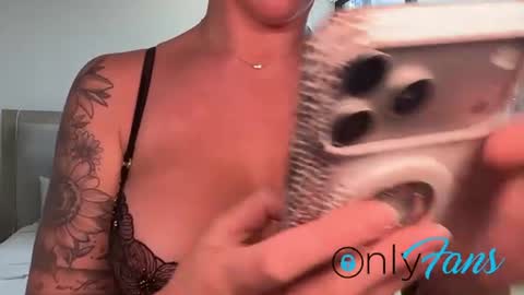 Snapshot of reecemariexx chatting on 22, 6, 2026 reecemariexx online show from 22, 6, 2026
