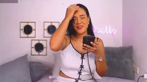 regina1819 online show from 4, 3, 2025