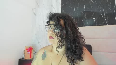 reginavegaa online show from 4, 4, 2026