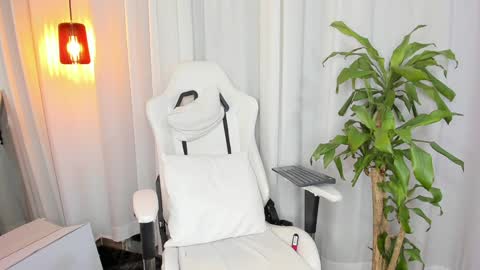  REICHEL  online show from 13, 1, 2025