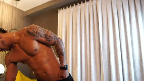 Snapshot of reik_von chatting on 4, 5, 2026 Reik online show from 4, 5, 2026
