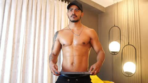 Snapshot of reik_von chatting on 10, 5, 2026 Reik online show from 10, 5, 2026