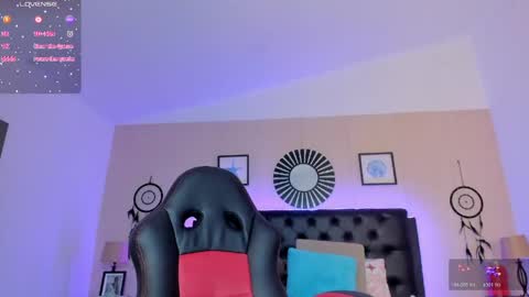 reina_loren online show from 25, 5, 2026
