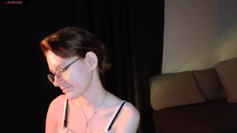 Snapshot of renaeblaski chatting on 31, 5, 2026 Claire online show from 31, 5, 2026