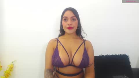 Snapshot of renatabrownn28 chatting on 5, 7, 2026 renatabrownn28 online show from 5, 7, 2026