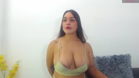 Snapshot of renatabrownn28 chatting on 7, 7, 2026 renatabrownn28 online show from 7, 7, 2026