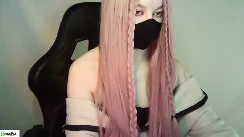 Snapshot of renesme_lusilia chatting on 26, 5, 2026 Renesme White Im here from Monday to Friday online show from 26, 5, 2026