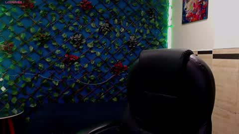 R E N E  online show from 5, 2, 2025