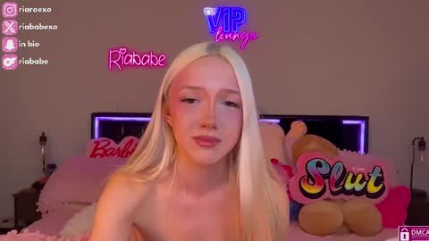 Snapshot of riababe chatting on 6, 3, 2025 ria online show from 6, 3, 2025