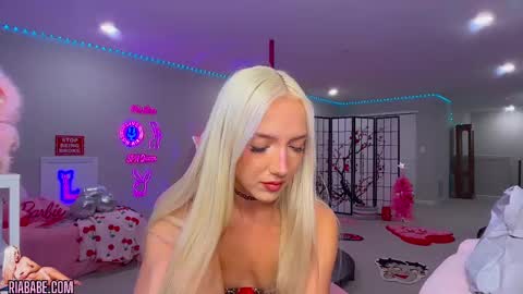 Snapshot of riababe chatting on 19, 9, 2025 ria online show from 19, 9, 2025