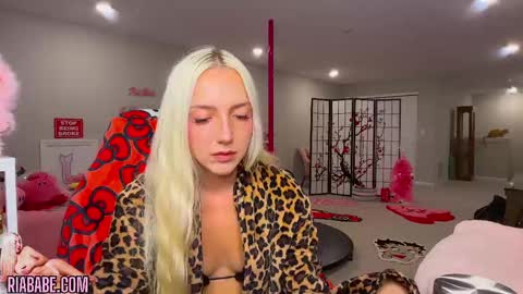 Snapshot of riababe chatting on 8, 10, 2025 ria online show from 8, 10, 2025