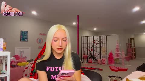 Snapshot of riababe chatting on 5, 12, 2025 ria online show from 5, 12, 2025