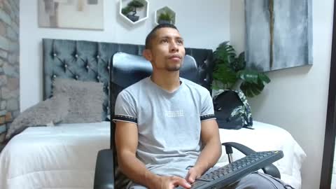 richar_voller online show from 1, 2, 2025