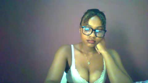 Snapshot of ricie001 chatting on 12, 6, 2026 ricie001 online show from 12, 6, 2026