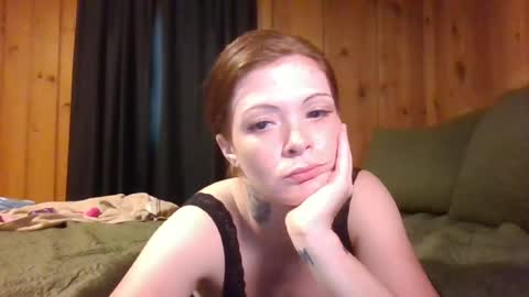 Snapshot of ridinghoodred chatting on 15, 6, 2026 ridinghoodred online show from 15, 6, 2026