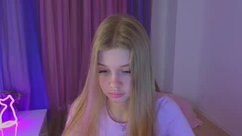 Snapshot of riinaaa chatting on 19, 10, 2025 Rina online show from 19, 10, 2025