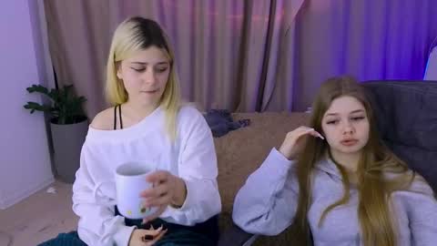 Snapshot of riinaaa chatting on 16, 12, 2025 Rina online show from 16, 12, 2025