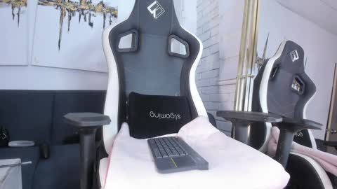 Snapshot of riley_reid_19 chatting on 24, 12, 2024 kamila online show from 24, 12, 2024