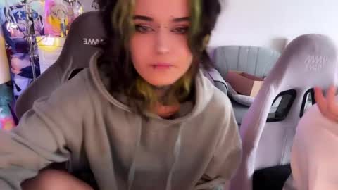   DianaBrite            fansl y online show from 26, 4, 2026