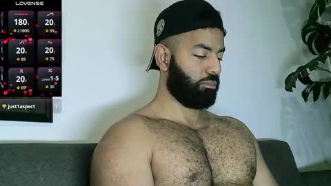 Snapshot of roa32sebas chatting on 2, 10, 2025 SebasRoa online show from 2, 10, 2025