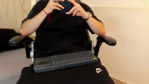 Roan Birkin online show from 24, 4, 2026