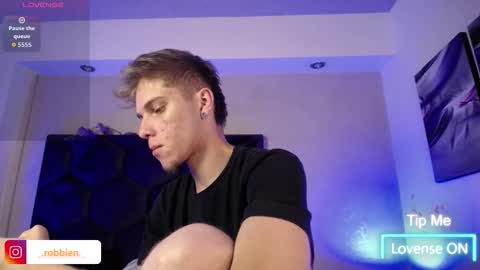 Snapshot of robbinblaze chatting on 9, 3, 2026 Robbin online show from 9, 3, 2026