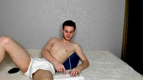 robert10211 online show from 8, 4, 2026