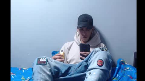 Snapshot of robert_kingg chatting on 3, 12, 2025 robert_kingg online show from 3, 12, 2025