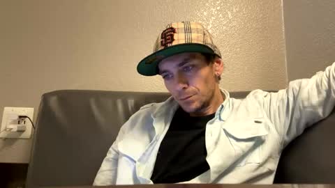 Snapshot of robwit8 chatting on 8, 10, 2025 Rob witha 8 online show from 8, 10, 2025