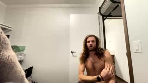 Snapshot of rollinintheweeds chatting on 14, 12, 2025 Rollinintheweeds online show from 14, 12, 2025