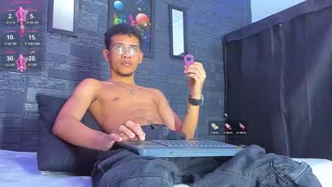 Snapshot of romancartier_ chatting on 9, 9, 2025 Roman Cartier online show from 9, 9, 2025