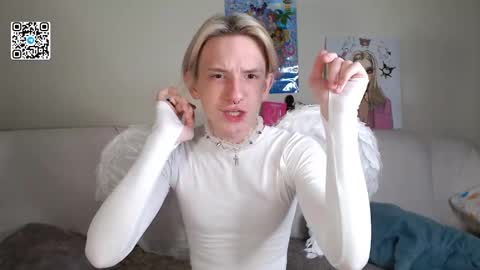 Snapshot of ron_vilss chatting on 4, 10, 2025 Ron online show from 4, 10, 2025