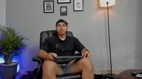 Snapshot of ronnie_canford chatting on 9, 1, 2026 RonnieCanford online show from 9, 1, 2026