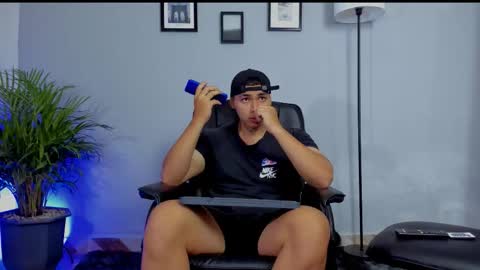 Snapshot of ronnie_canford chatting on 3, 2, 2026 RonnieCanford online show from 3, 2, 2026