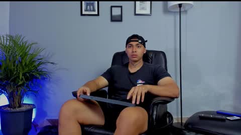 Snapshot of ronnie_canford chatting on 3, 2, 2026 RonnieCanford online show from 3, 2, 2026