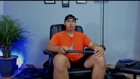 Snapshot of ronnie_canford chatting on 8, 2, 2026 RonnieCanford online show from 8, 2, 2026