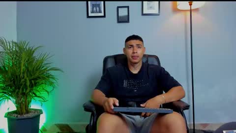 Snapshot of ronnie_canford chatting on 22, 2, 2026 RonnieCanford online show from 22, 2, 2026