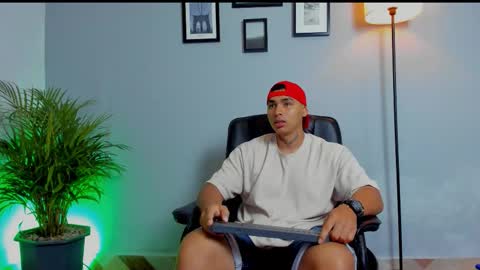 Snapshot of ronnie_canford chatting on 23, 2, 2026 RonnieCanford online show from 23, 2, 2026