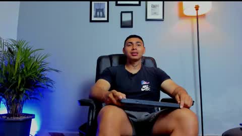 Snapshot of ronnie_canford chatting on 1, 3, 2026 RonnieCanford online show from 1, 3, 2026