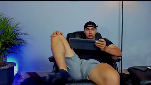 Snapshot of ronnie_canford chatting on 4, 3, 2026 RonnieCanford online show from 4, 3, 2026