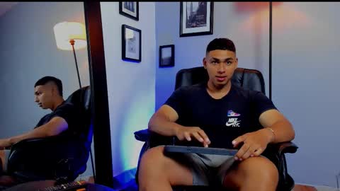 Snapshot of ronnie_canford chatting on 15, 3, 2026 RonnieCanford online show from 15, 3, 2026