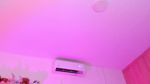 Rose Saenz online show from 17, 12, 2025