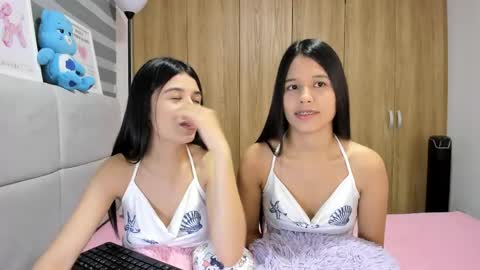 Rose y Miah online show from 22, 4, 2026