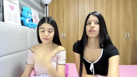 Snapshot of roseandmiah chatting on 2, 5, 2026 Rose y Miah online show from 2, 5, 2026