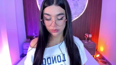 Snapshot of rosecassie chatting on 28, 5, 2026 Rose online show from 28, 5, 2026