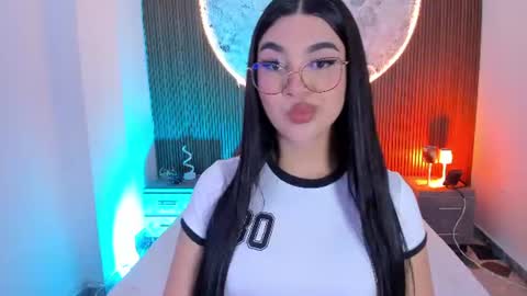 Snapshot of rosecassie chatting on 17, 6, 2026 Rose online show from 17, 6, 2026