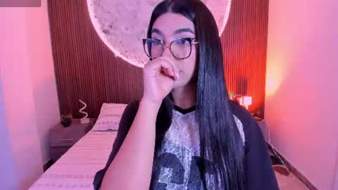 Snapshot of rosecassie chatting on 19, 6, 2026 Rose online show from 19, 6, 2026