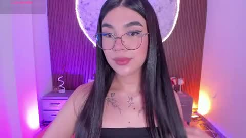 Snapshot of rosecassie chatting on 22, 7, 2026 Rose online show from 22, 7, 2026