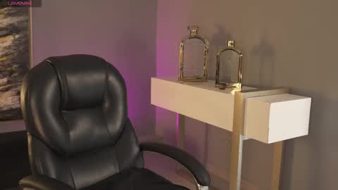 Snapshot of roseferrera chatting on 14, 10, 2025 Rose online show from 14, 10, 2025