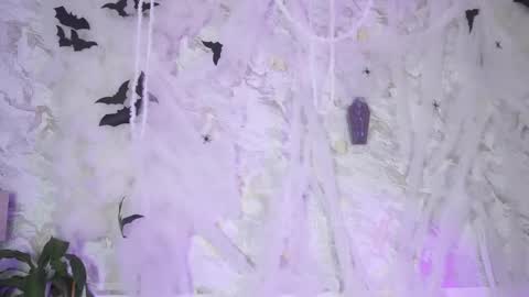 Lyla OF roselinedior online show from 14, 10, 2025